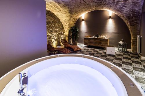 Marie Claire Apartments & Spa 2