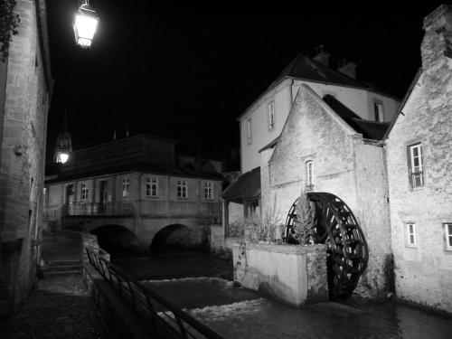 Grand studio cosy classe 3 etoiles centre Bayeux 2 mn a pied cathedrale proche plages du debarquemen Over view