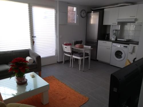 COZY APARTAMENT 10 MINUTES FROM THE HEART OF MADRID in Aravaca