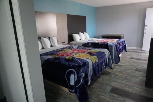 2 queen beds