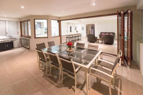 Spacious House in Heart of Surfers Paradise photo 1