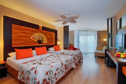 Limak Lara De Luxe Hotel