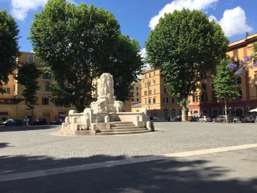 Appartamenti con vista Piazza Testaccio, Roma (foto 4)