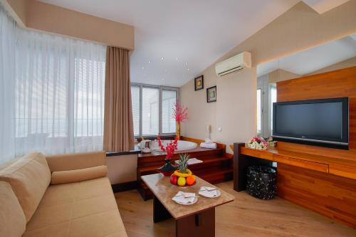 Limak Lara De Luxe Hotel