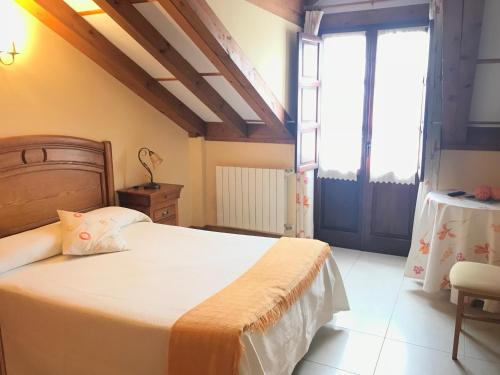 Posada La Cabana De Salmon Set in a prime location of Santillana del Mar, Posada La Cabaña De Salmon puts everything the city has to offer just outside your doorstep. The hotel has everything you need for a comfortable stay. F