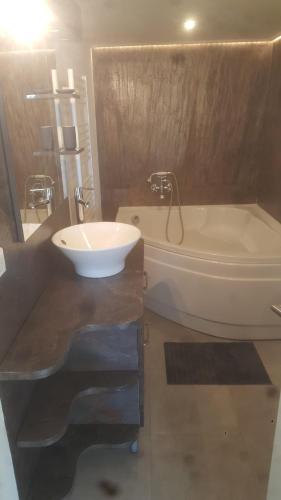 Bathroom, Charmant Appartement Neuf Le Taoume in Eoures