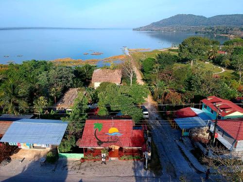 Vista exterior, Sun Breeze Hotel in El Remate