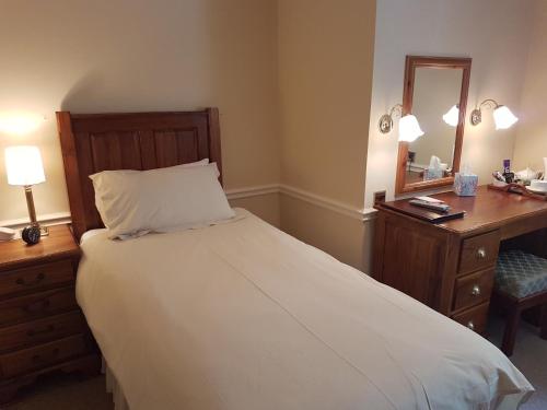 Single Room image 2