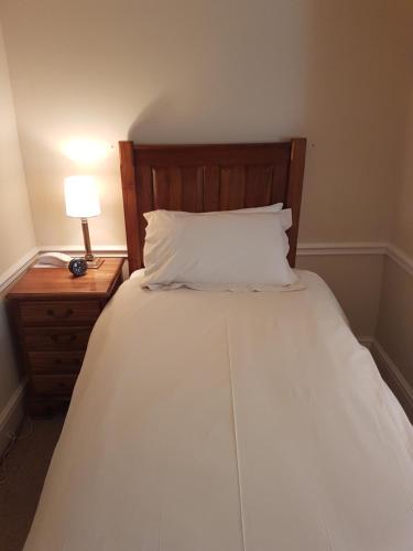Single Room image 4