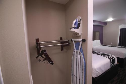 Home Inn and Suites Memphis - image 4