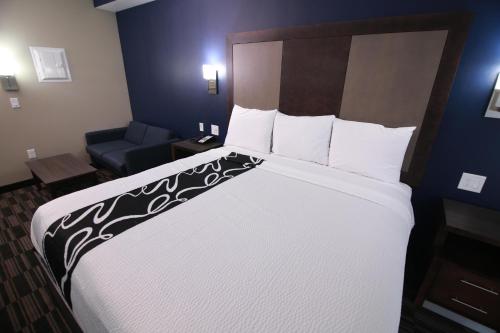 Home Inn and Suites Memphis - image 8