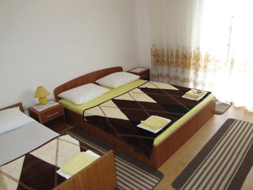 Apartments with a parking space Gradac, Makarska - 14708