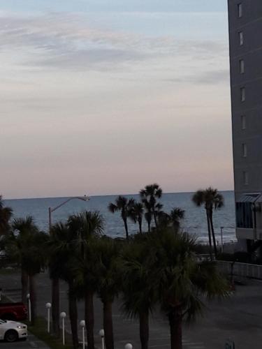 Ocean Waves Hotel - image 2