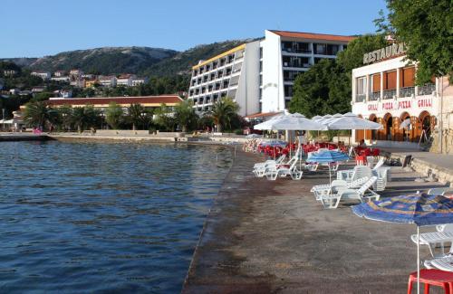 Apartments with a parking space Mundanije Rab - 15091 - image 2