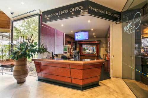 Előcsarnok, Nightcap at Matthew Flinders Hotel in Chadstone
