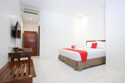 RedDoorz Plus near Alun Alun Selatan 2