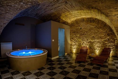 Marie Claire Apartments & Spa 4