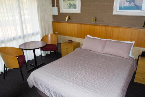 Mildura Motor Inn Stop at Mildura Motor Inn to discover the wonders of Mildura. The property offers a wide range of amenities and perks to ensure you have a great time. Service-minded staff will welcome and guide you a