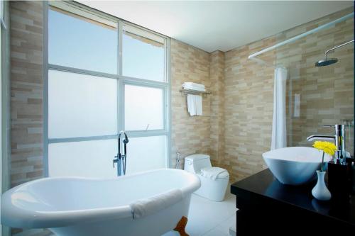 room detail thumbnail 2