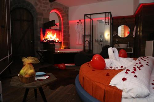 Cephanelik Hotel Room Type - Queen Room with Spa Bath