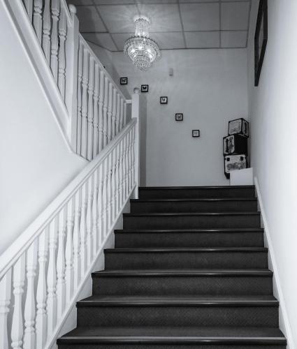 Garrison Hotel - image 2