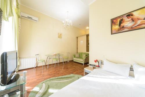 Studio Apartment - Volodymyrska 19a image 10