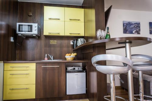 Konyha, 64 négyzetméteres, 2 hálószobás Apartman 1 fürdőszobával Dolny Smokovec területén (Apartment Eric 11D High Tatras - Poprad) in Magas-Tátra