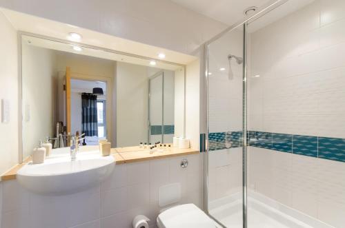 Bathroom, Hamilton Court Apartments from Your Stay Bristol in Kingsdown