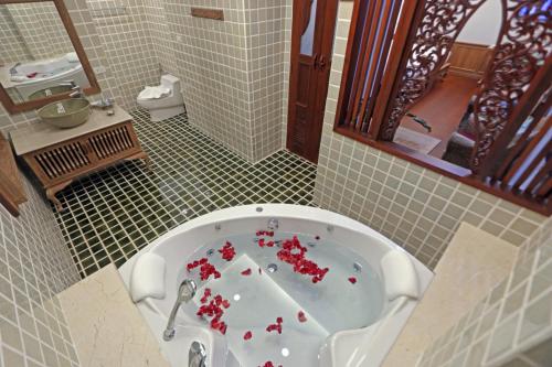 Rich Garden House Hotel - 화장실