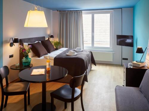 Studio Apartment image 2