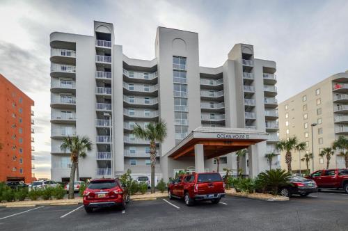 Three-Bedroom Apartment room in Ocean House 2906