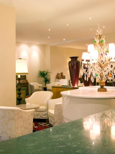 National Hotel - image 10