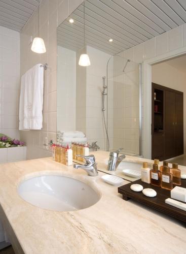 National Hotel - image 3