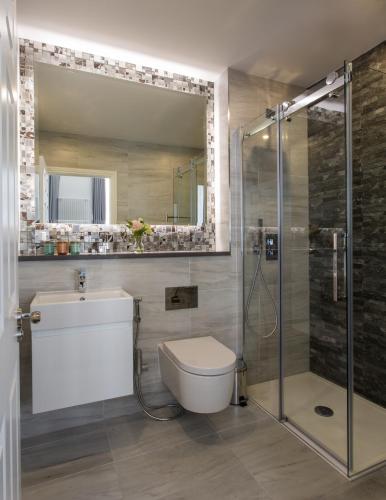 Baker Street Apartments By Flying Butler - main image