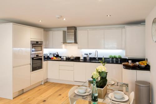 Finchley Central - Luxury 2 bed ground floor apartment - Apartment - Hendon