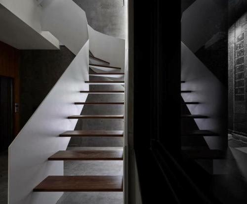 Oprema, Monka Hotel in Okraj Wanhua 