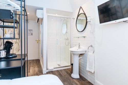 Arome Hotel - image 12