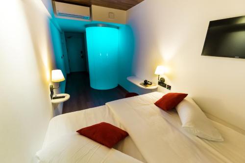 Far Home Bernabeu Room Type - Double Room with Private Bathroom