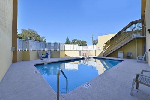 Travel Inn Winter Haven – Winter Haven, FL