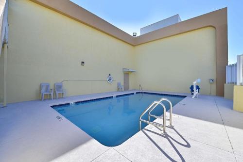 Travel Inn Winter Haven – Winter Haven, FL