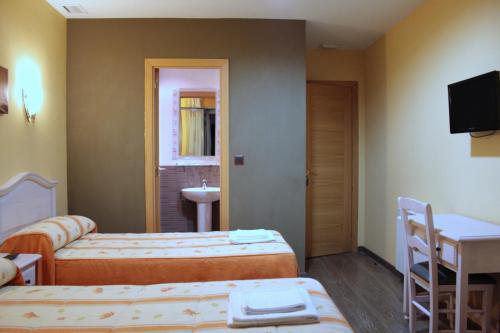 Hostal Regio - image 14