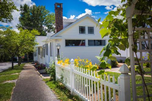 B&B New Milford - Homestead Inn - Bed and Breakfast New Milford