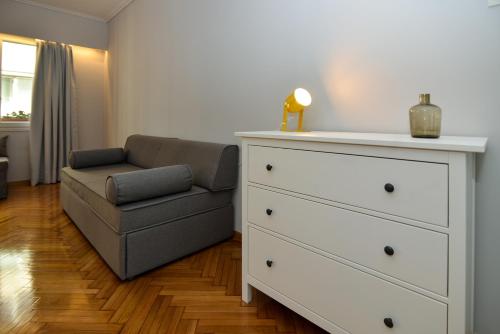 Athens' heart Syntagma metro apartment