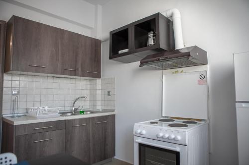 Lak Peristeri Homes 50m from metro station - image 4