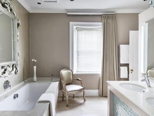 Dock House Boutique Hotel and Spa by NEWMARK photo 4