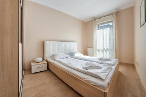 One-Bedroom Apartment image 4