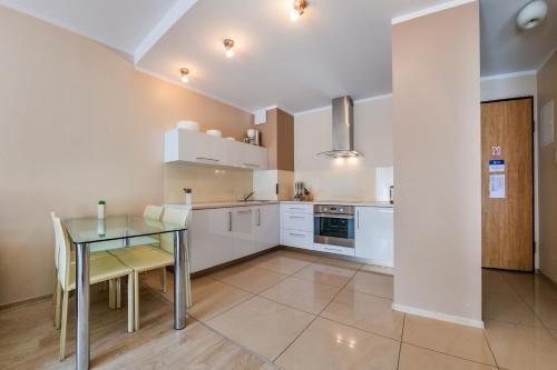 One-Bedroom Apartment image 3