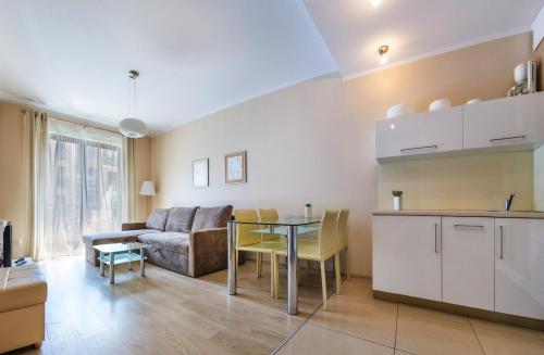 One-Bedroom Apartment image 2