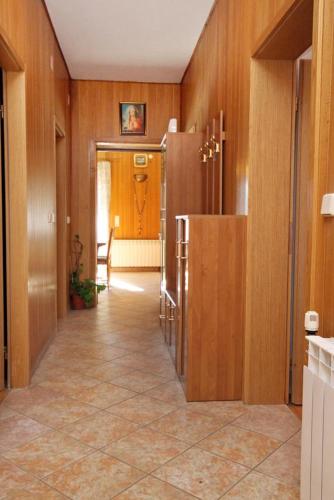 Apartments with a parking space Vinisce Trogir - 5978 - image 2