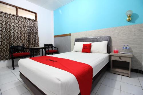 RedDoorz Plus near Lempuyangan Station 3